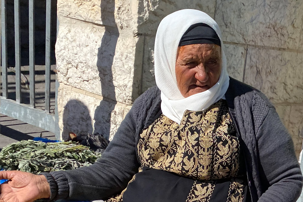 Arab woman - Jerusalem